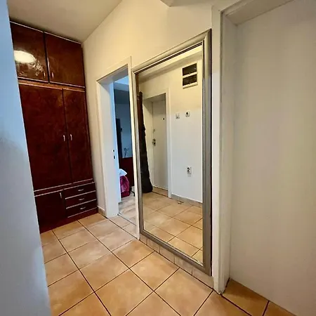 Apartment Aleksandra 4 *
