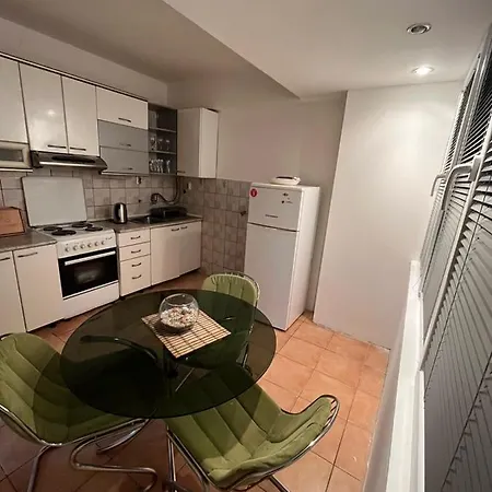 Aleksandra 4 Apartment *