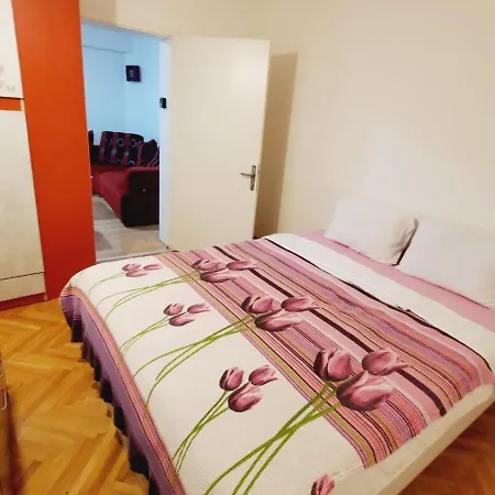 Aleksandra 4 Apartment
