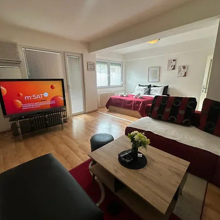 Aleksandra 4 Apartment